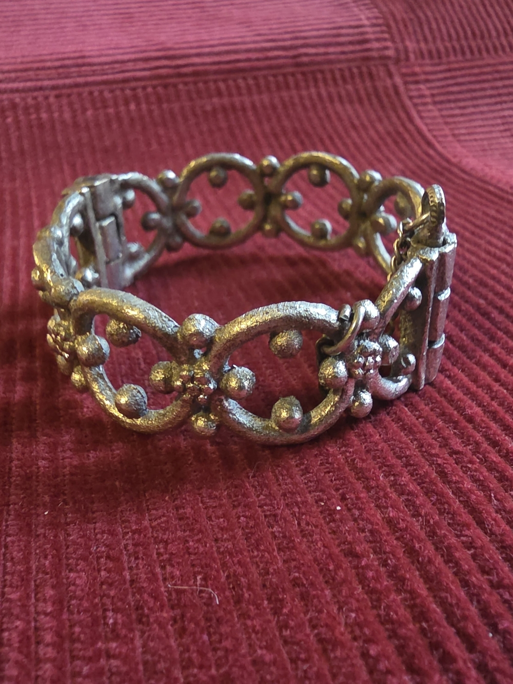 Vintage Silvertone Gothic Floral/Scrollwork Hinged Bracelet Safety Chain